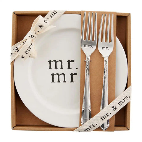 Mr. & Mrs. Wedding Cake Plate Set